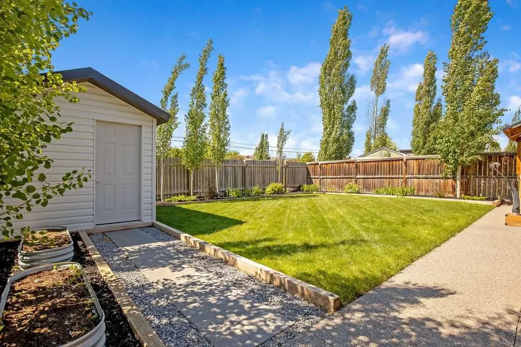 627 Hamptons Place SE High River AB T1V 0A9