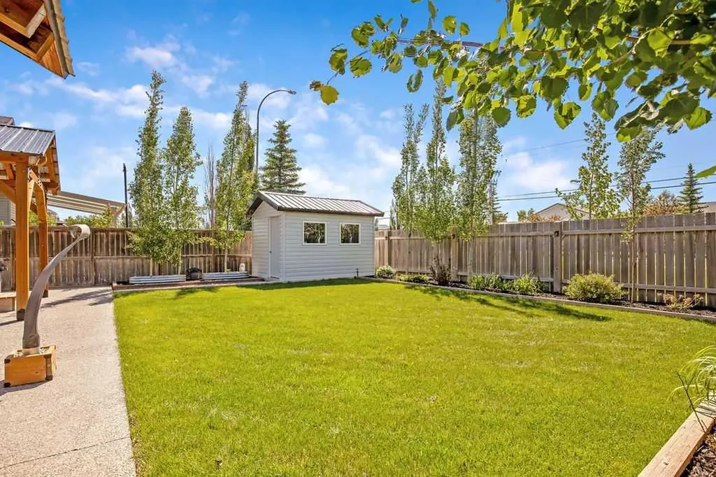 627 Hamptons Place SE High River AB T1V 0A9