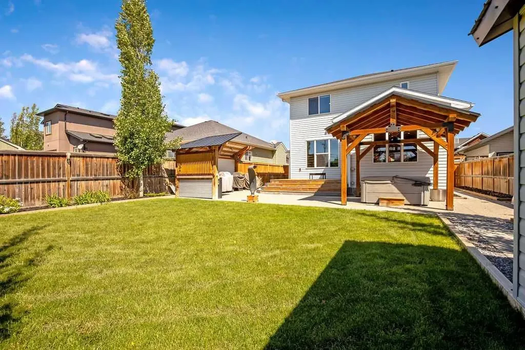 627 Hamptons Place SE High River AB T1V 0A9
