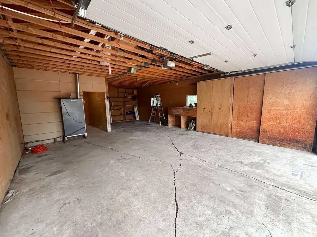 5009 51 Avenue Taber AB T1G 1N3