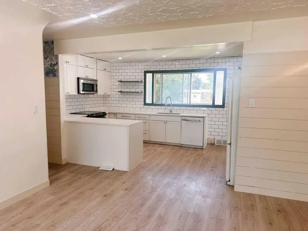 5009 51 Avenue Taber AB T1G 1N3