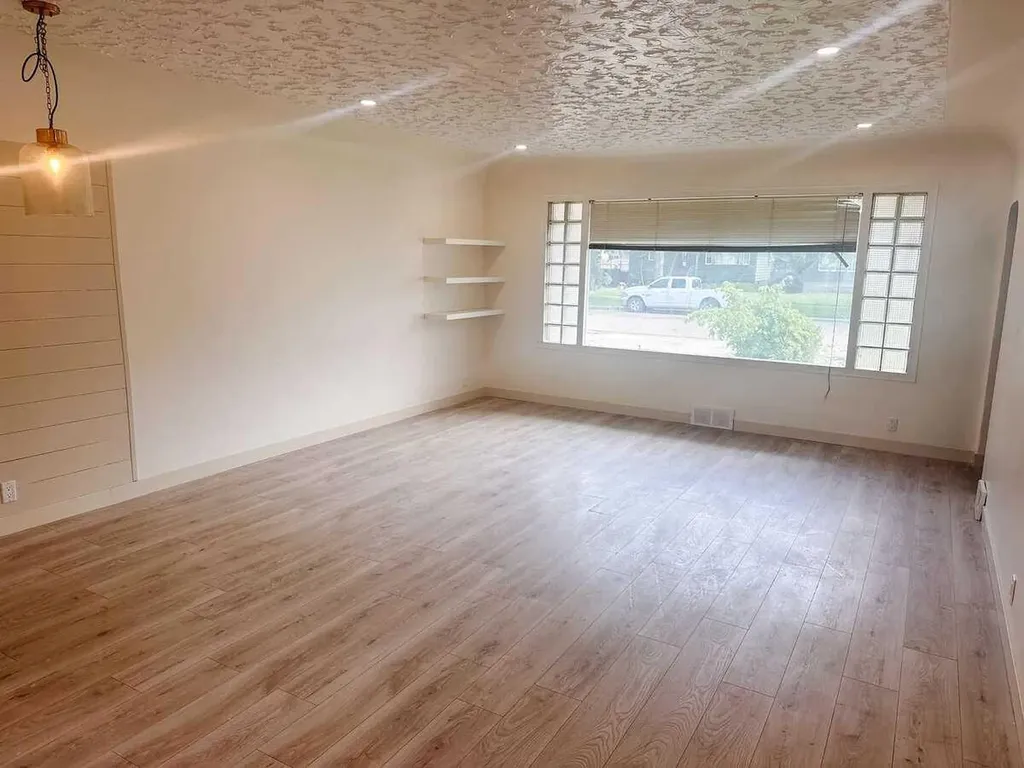5009 51 Avenue Taber AB T1G 1N3