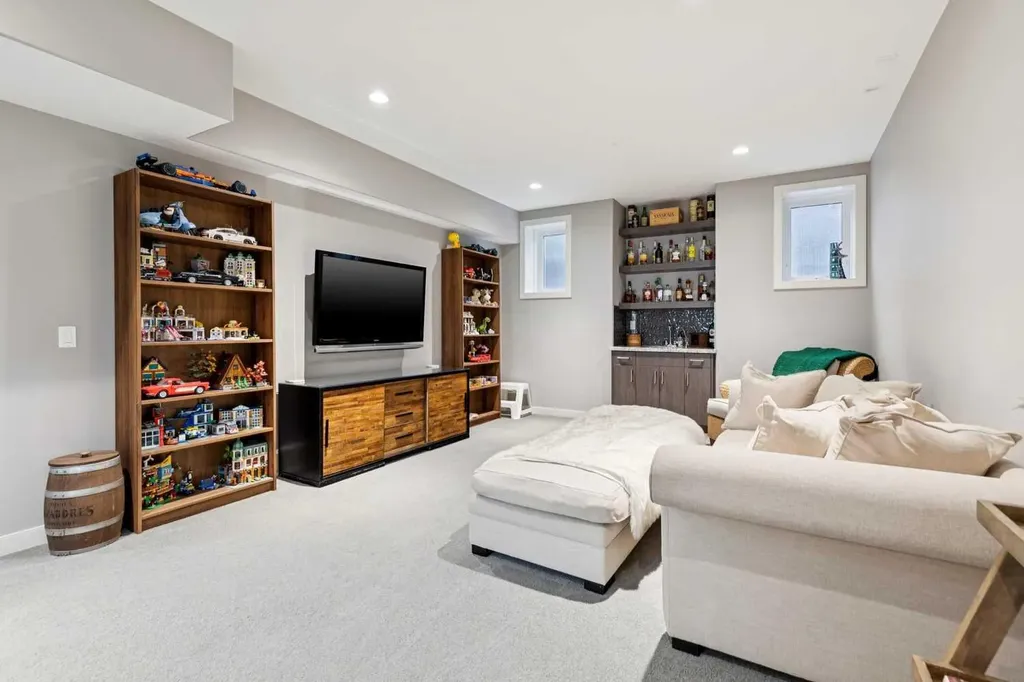 119 Springbluff Boulevard SW Calgary AB T3H 4V3