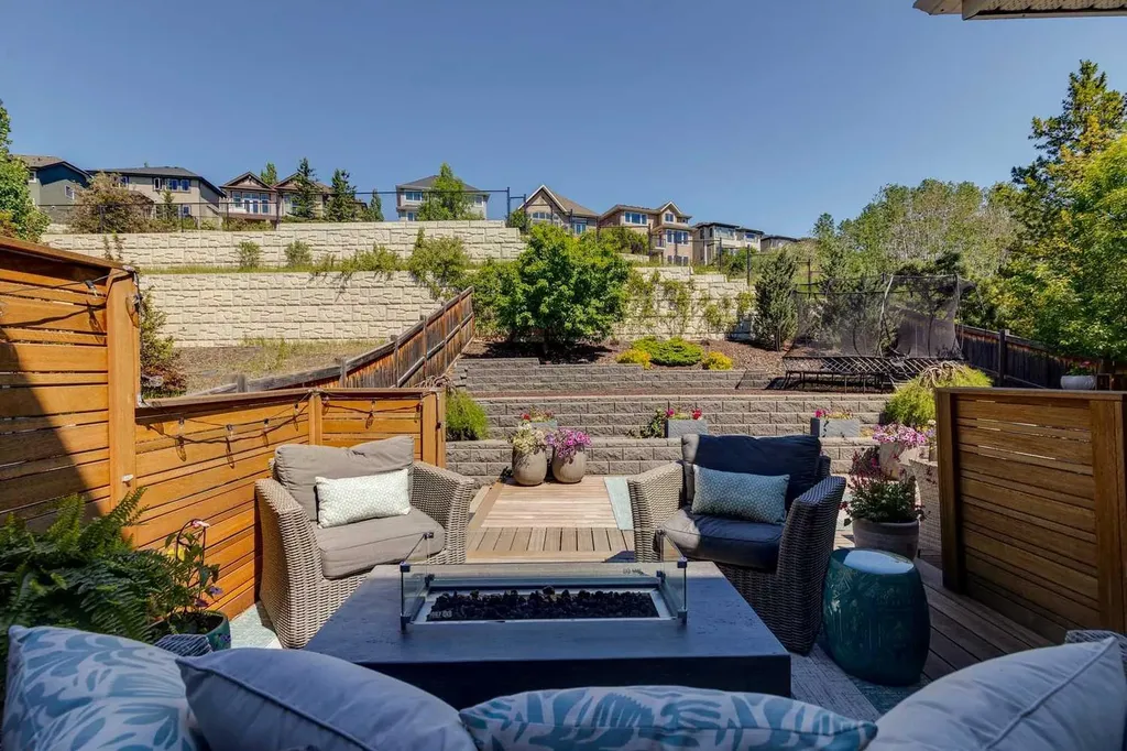 119 Springbluff Boulevard SW Calgary AB T3H 4V3
