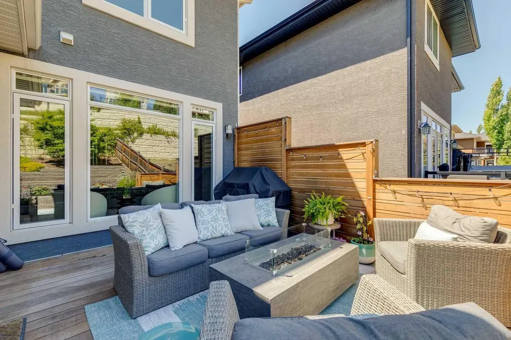 119 Springbluff Boulevard SW Calgary AB T3H 4V3