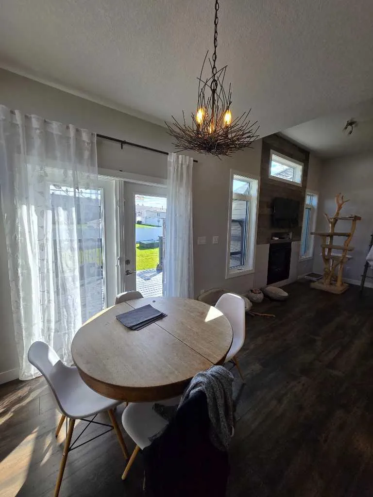 805 7 Avenue Fox Creek AB t0h1p0