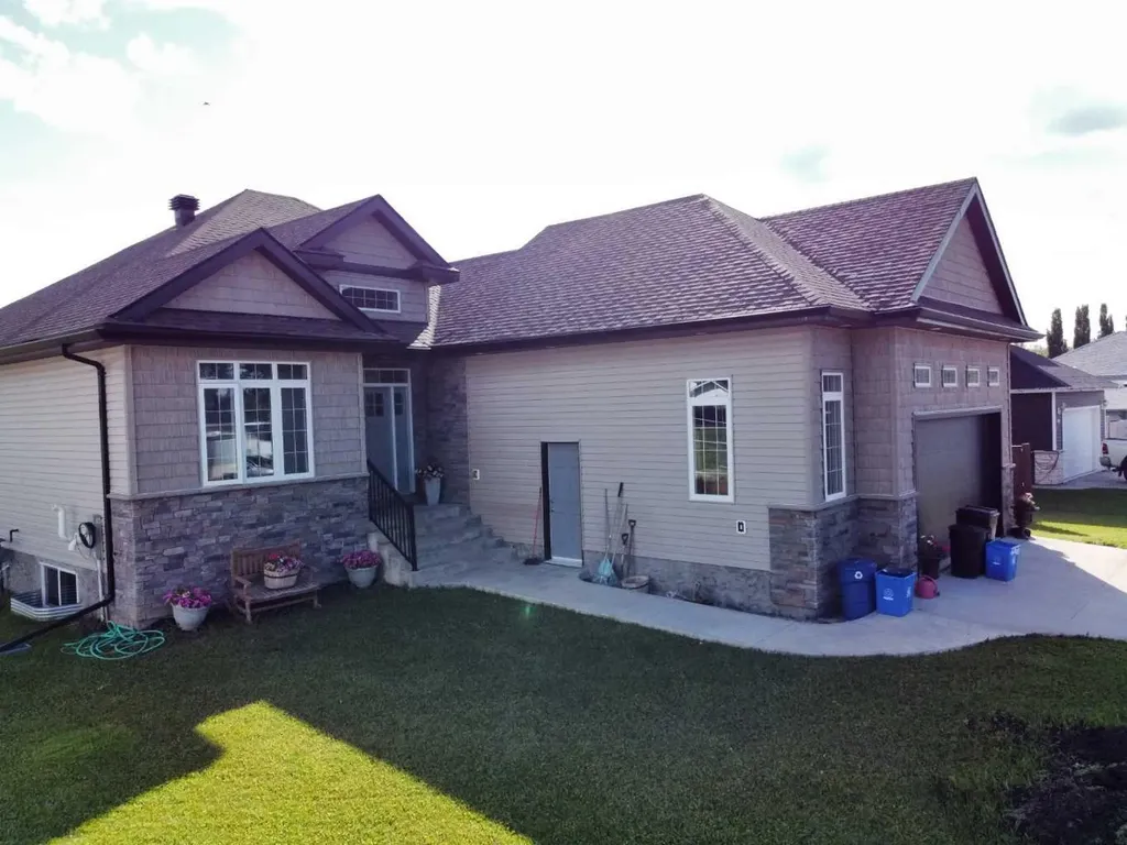 805 7 Avenue Fox Creek AB t0h1p0