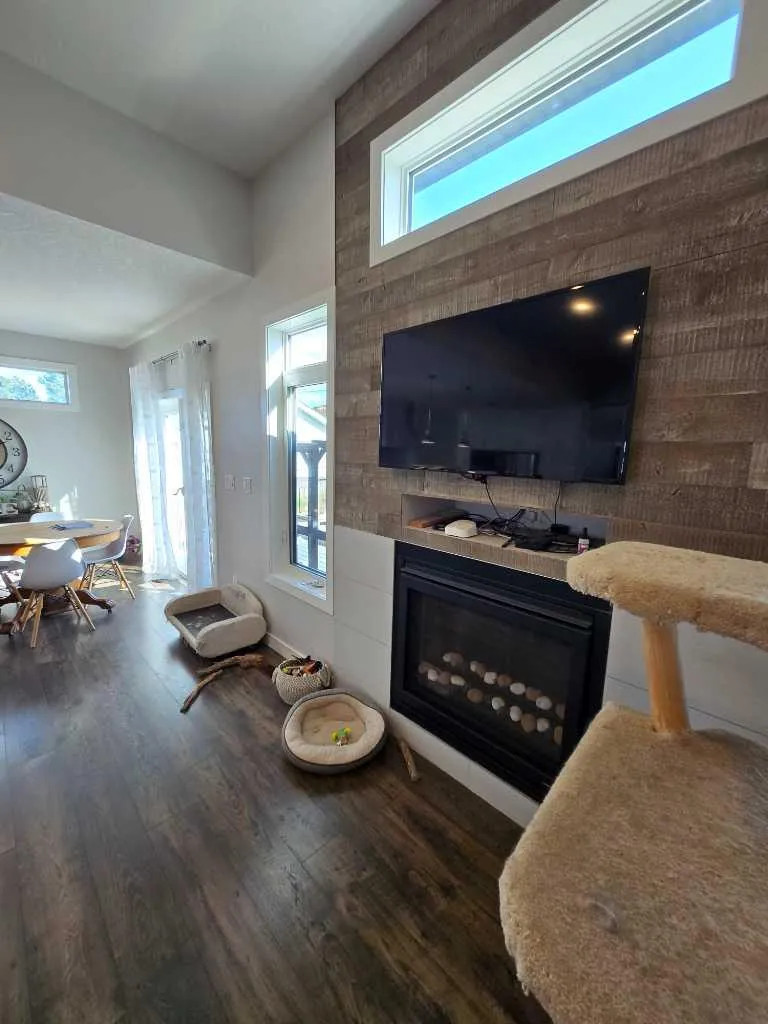 805 7 Avenue Fox Creek AB t0h1p0