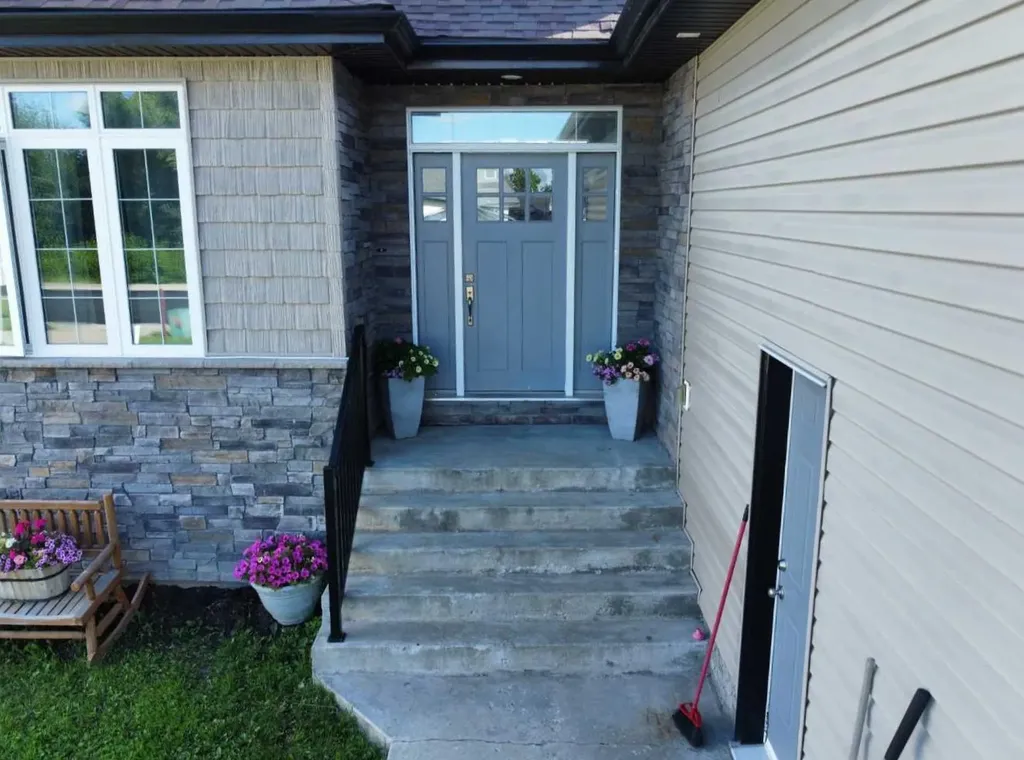 805 7 Avenue Fox Creek AB t0h1p0
