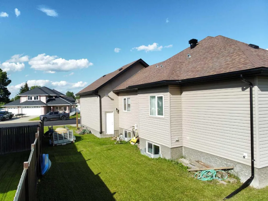 805 7 Avenue Fox Creek AB t0h1p0