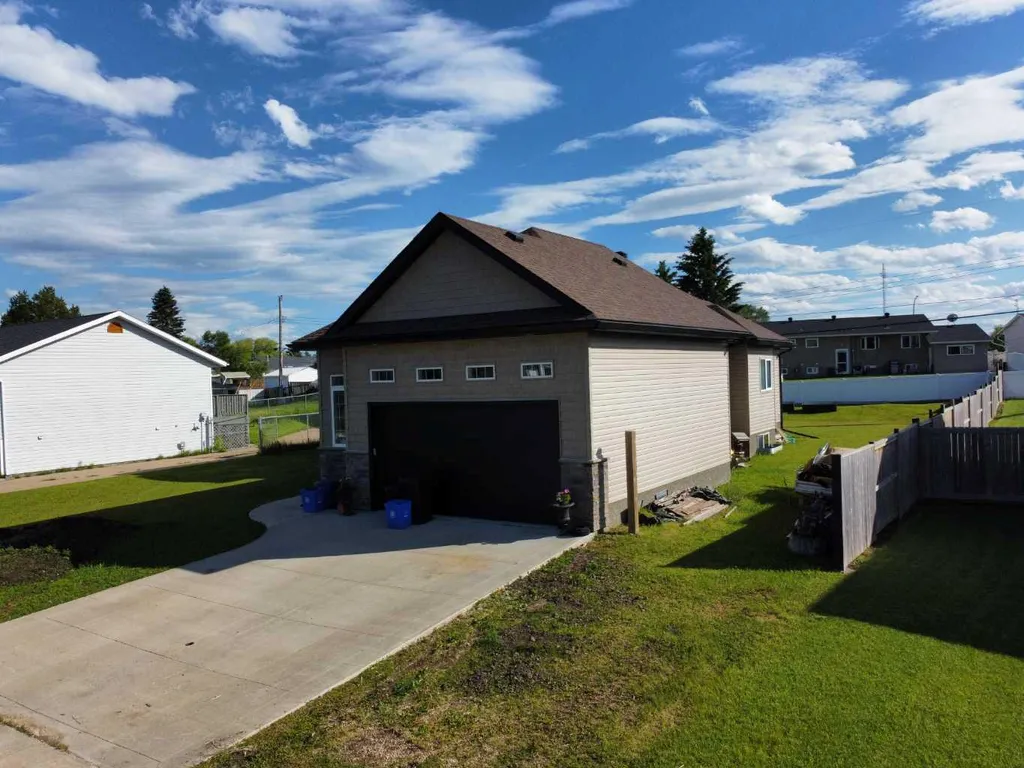 805 7 Avenue Fox Creek AB t0h1p0