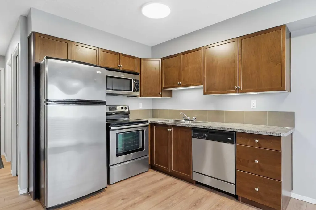 3 Broadway Rise Sylvan Lake AB T4S 0G9