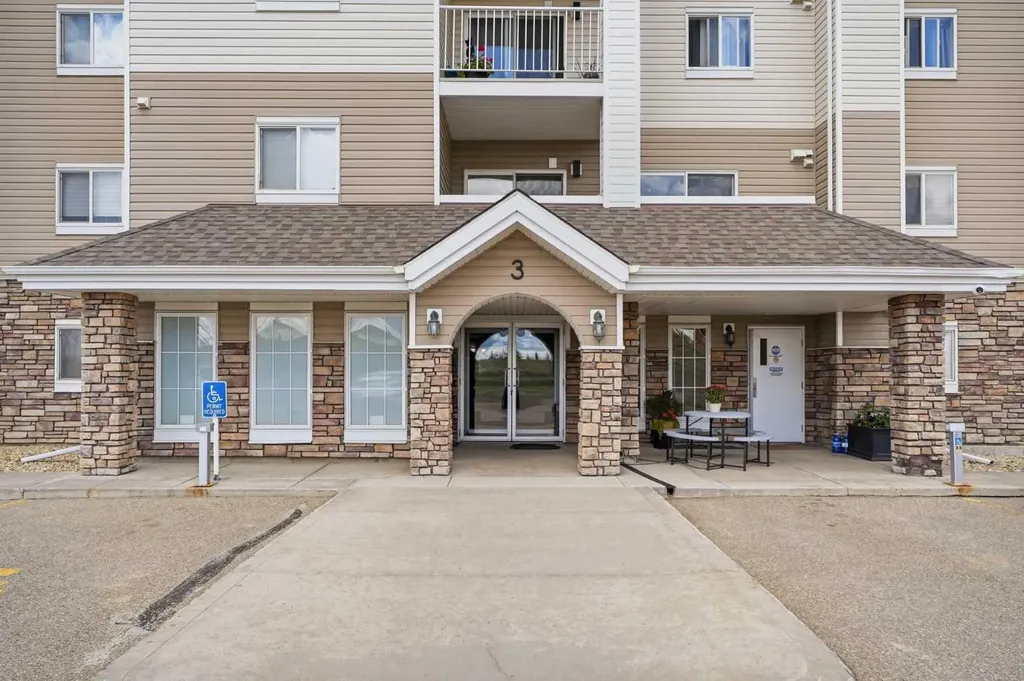 3 Broadway Rise Sylvan Lake AB T4S 0G9