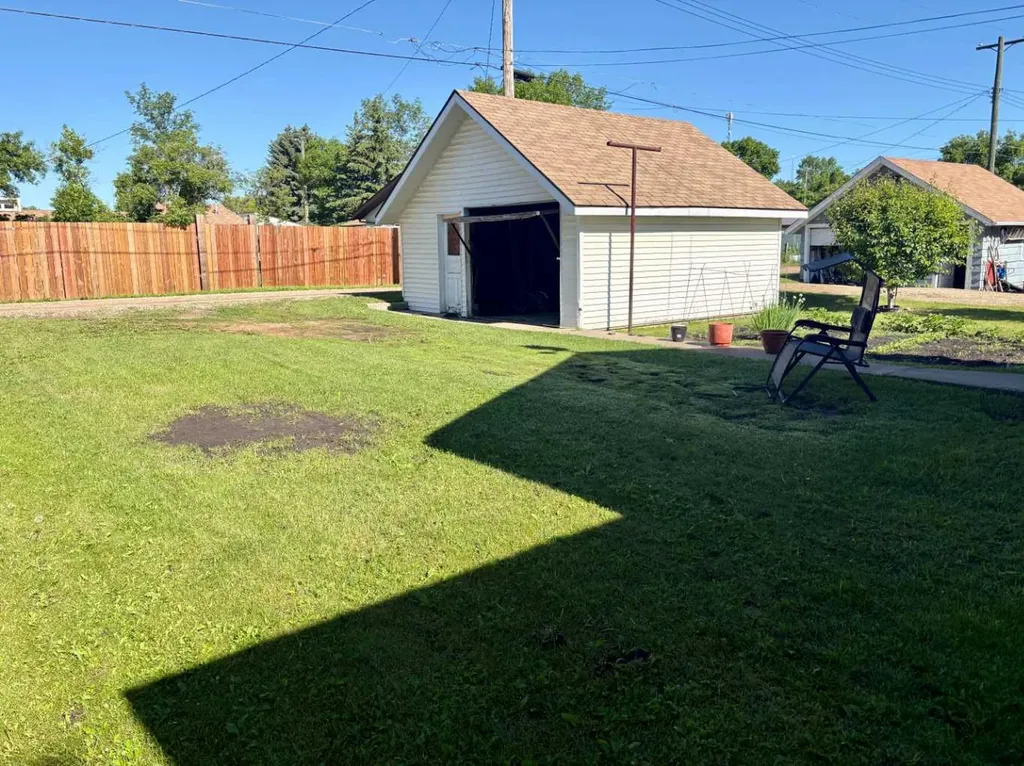 5032 48 Street Mannville AB T0B 2W0
