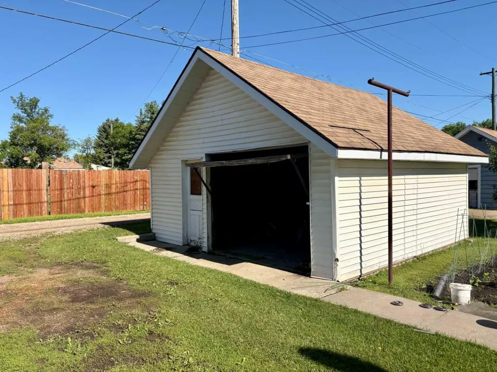 5032 48 Street Mannville AB T0B 2W0