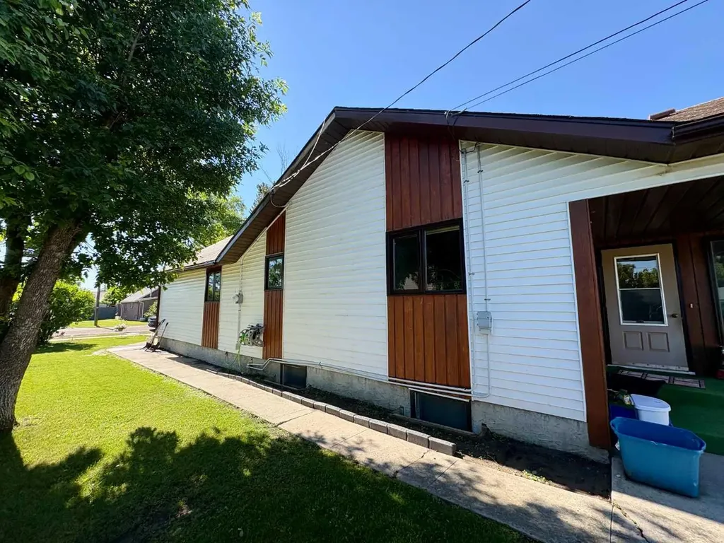 5032 48 Street Mannville AB T0B 2W0
