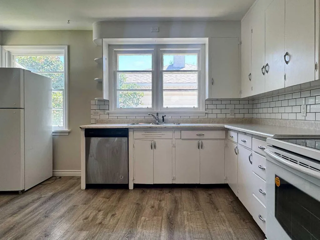 533 23 Street S Lethbridge AB T1J 3M9