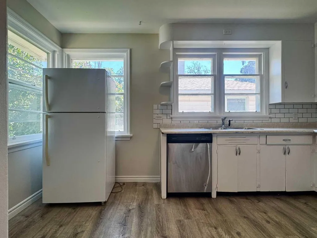 533 23 Street S Lethbridge AB T1J 3M9