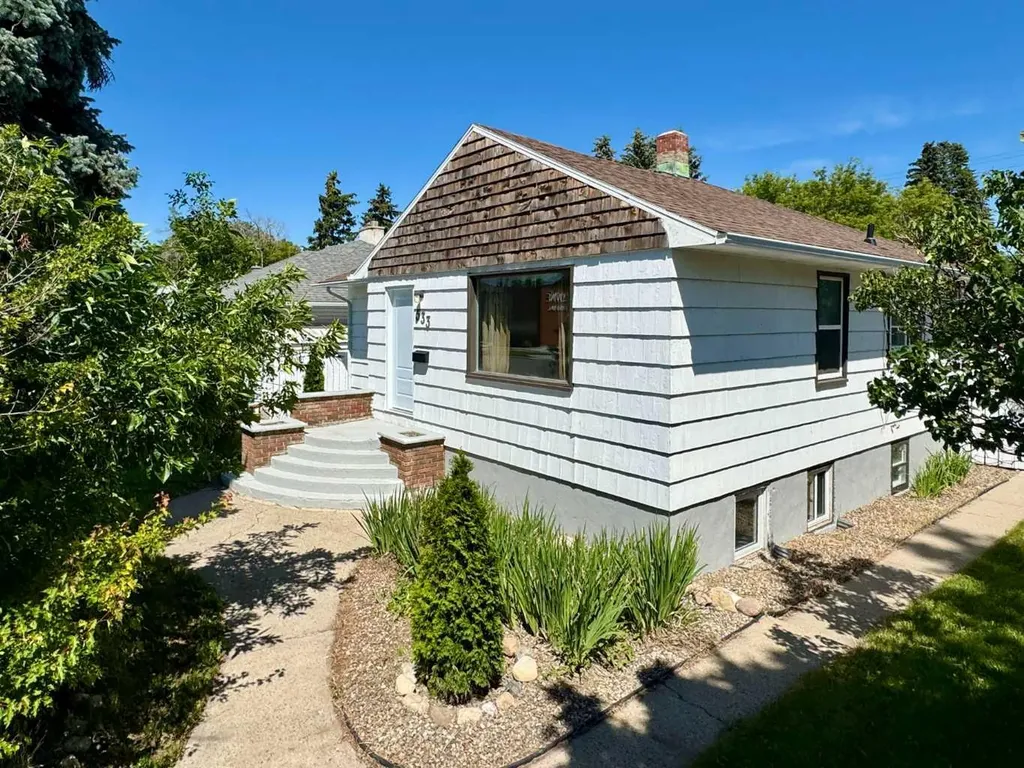533 23 Street S Lethbridge AB T1J 3M9
