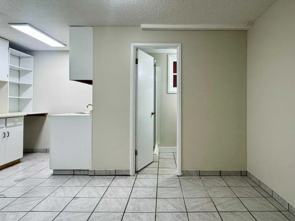 533 23 Street S Lethbridge AB T1J 3M9