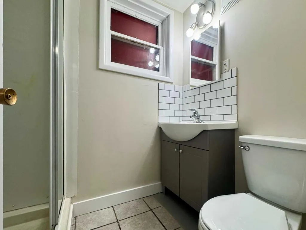 533 23 Street S Lethbridge AB T1J 3M9