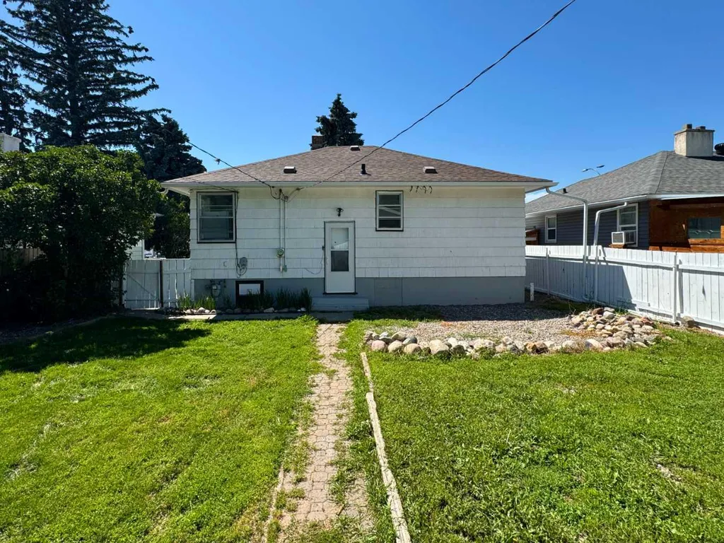 533 23 Street S Lethbridge AB T1J 3M9