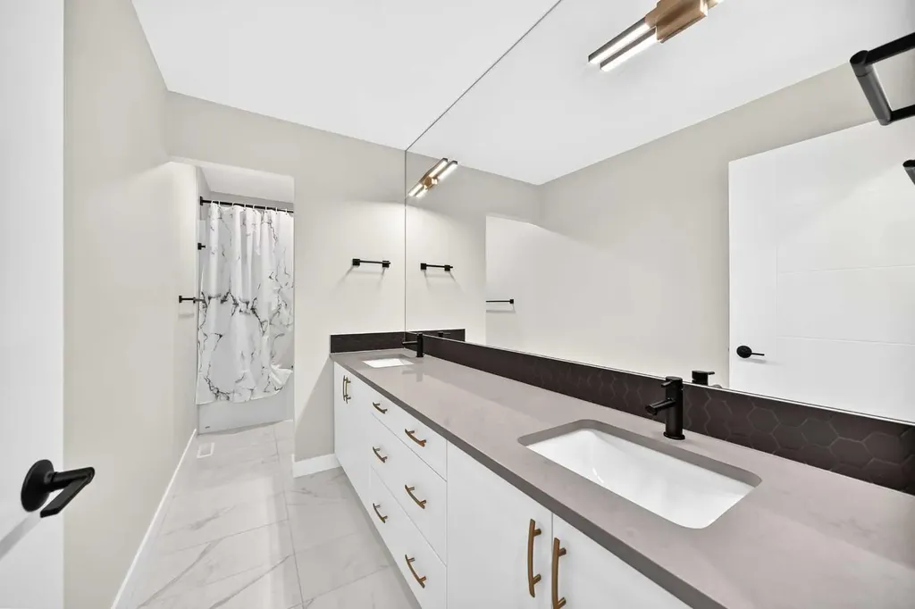 120 Magnolia Manor SE Calgary AB T3M 2Z8