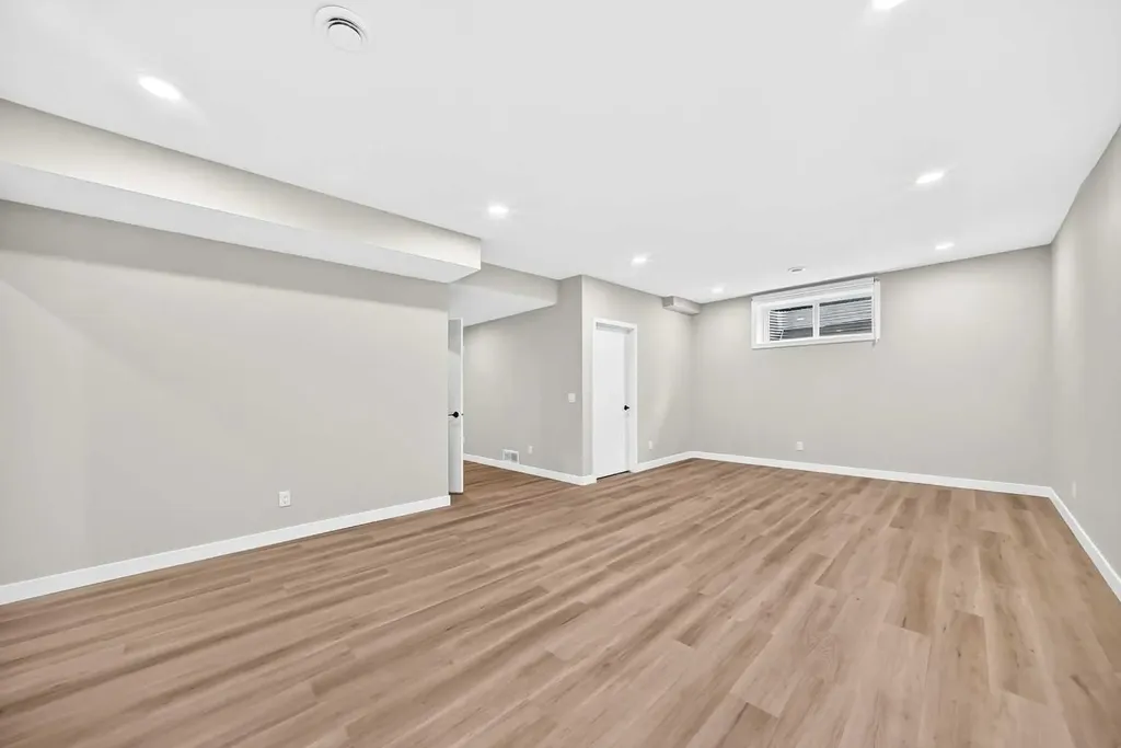 120 Magnolia Manor SE Calgary AB T3M 2Z8