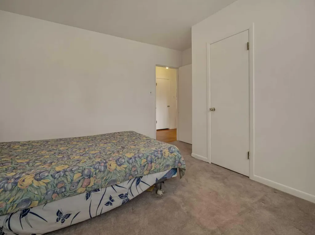2405 13 Avenue S Lethbridge AB T1K0S7