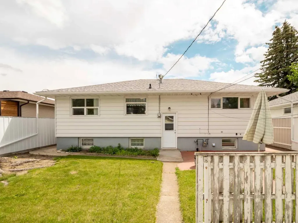 2405 13 Avenue S Lethbridge AB T1K0S7