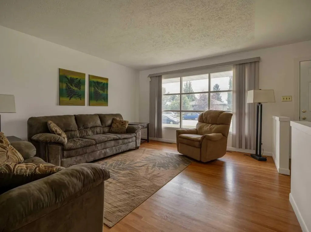 2405 13 Avenue S Lethbridge AB T1K0S7