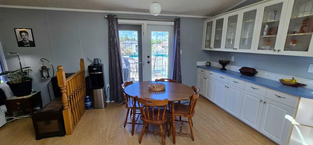 517 9 Street Fox Creek AB t0h1p0
