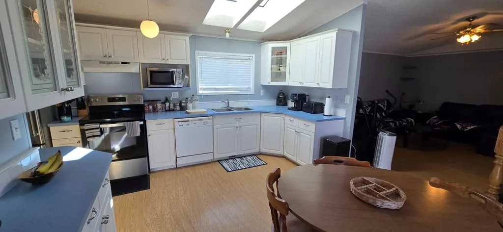 517 9 Street Fox Creek AB t0h1p0