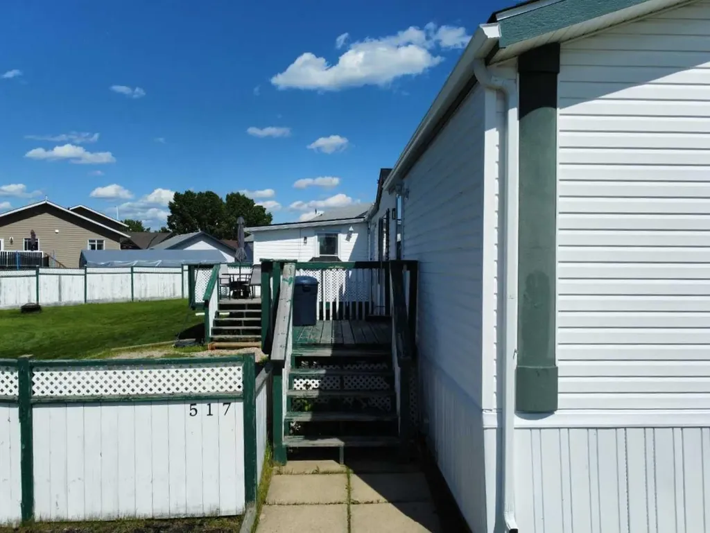 517 9 Street Fox Creek AB t0h1p0