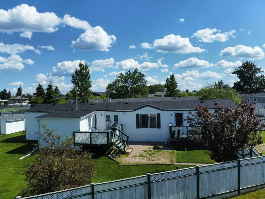 517 9 Street Fox Creek AB t0h1p0