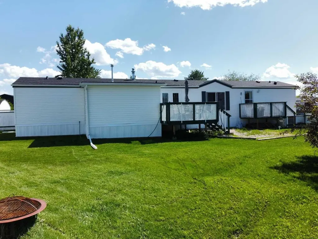 517 9 Street Fox Creek AB t0h1p0