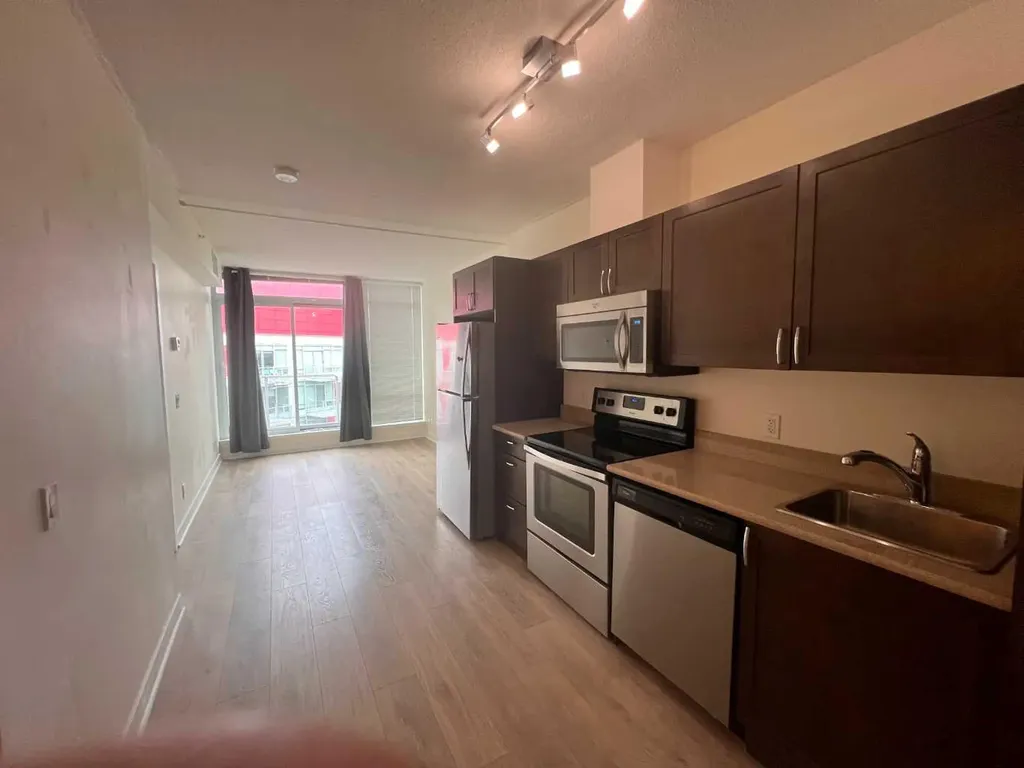30 Brentwood Common NW Calgary AB T2L 2L8
