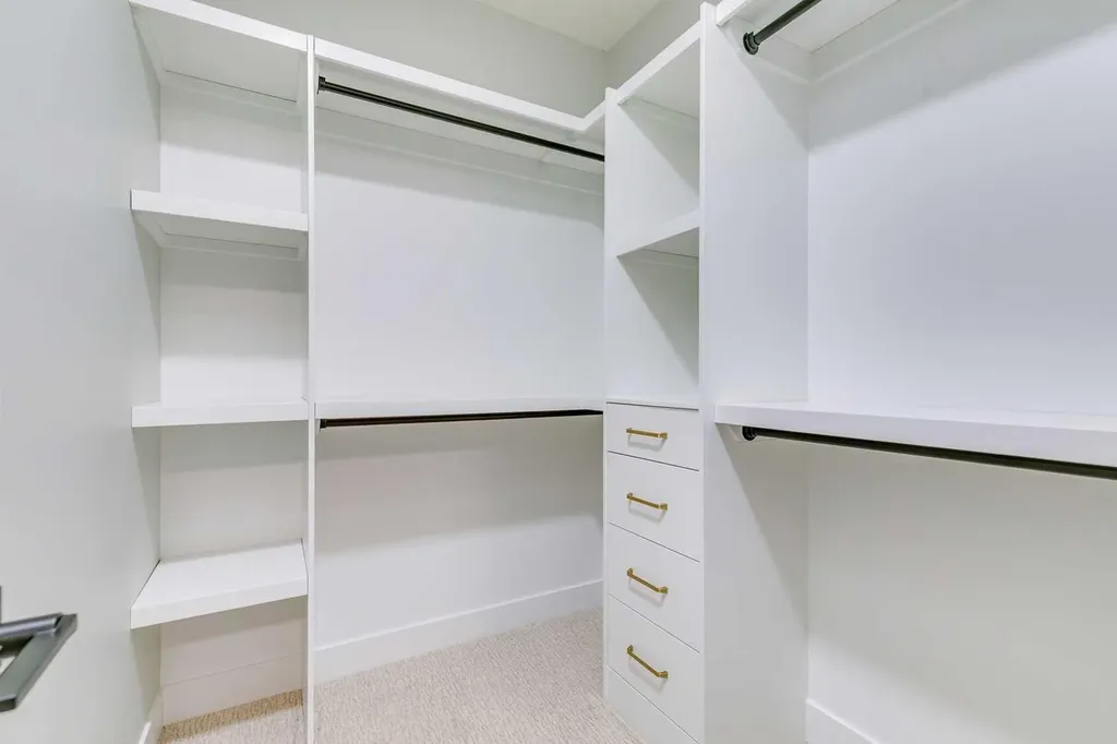1413 27 Street SW Calgary AB T3C 1L4