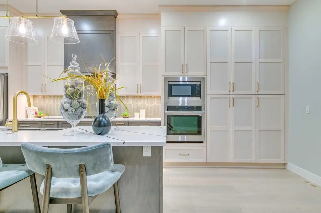 1413 27 Street SW Calgary AB T3C 1L4