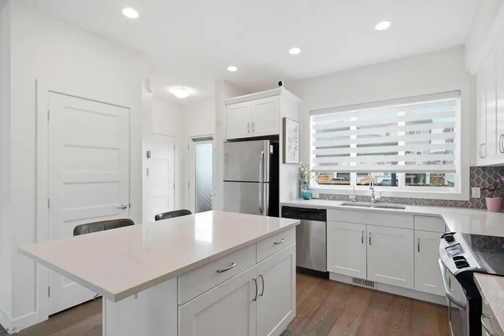 224 Savanna Road Calgary AB T3N 1B4