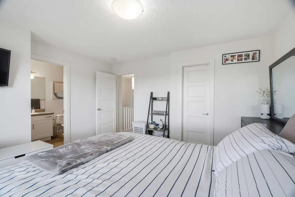 224 Savanna Road Calgary AB T3N 1B4