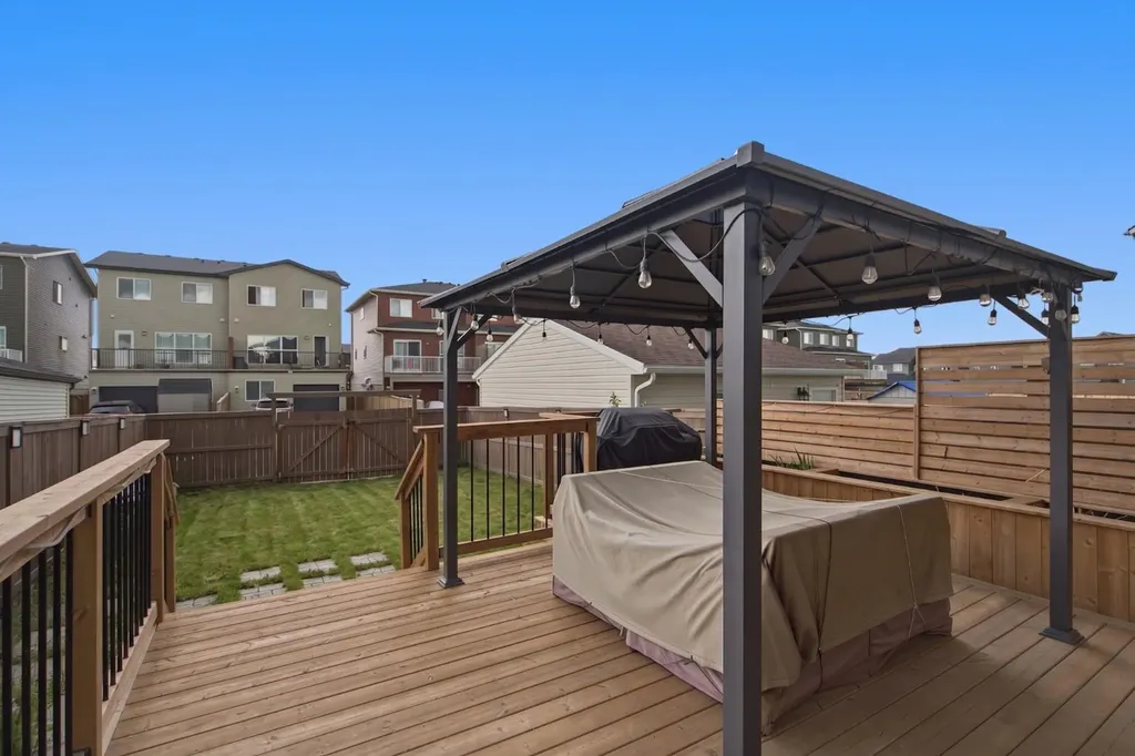 224 Savanna Road Calgary AB T3N 1B4