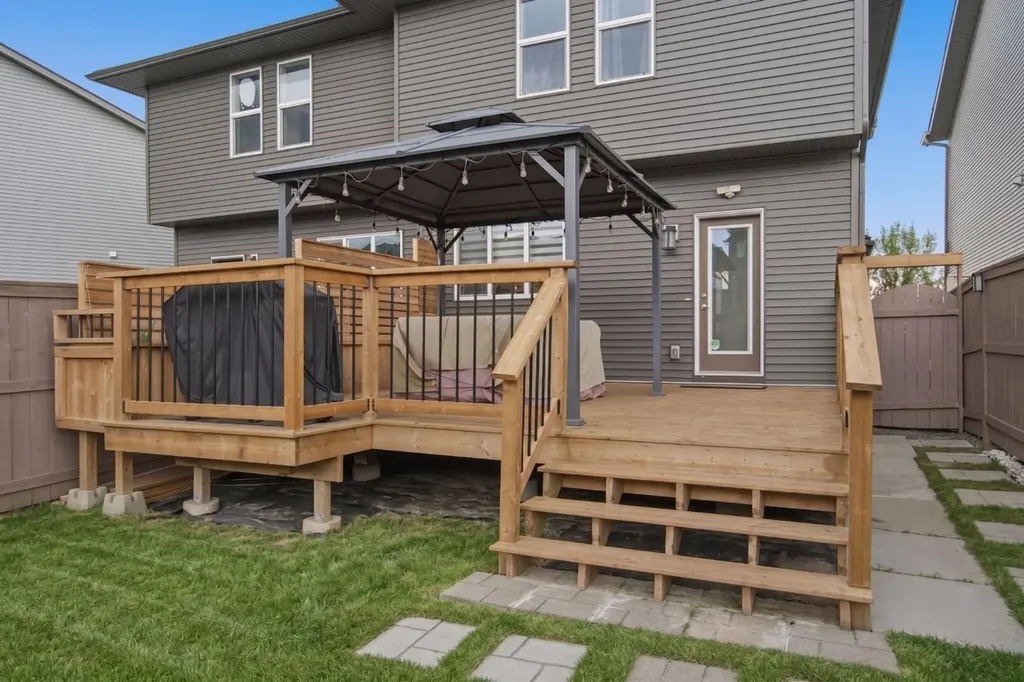 224 Savanna Road Calgary AB T3N 1B4