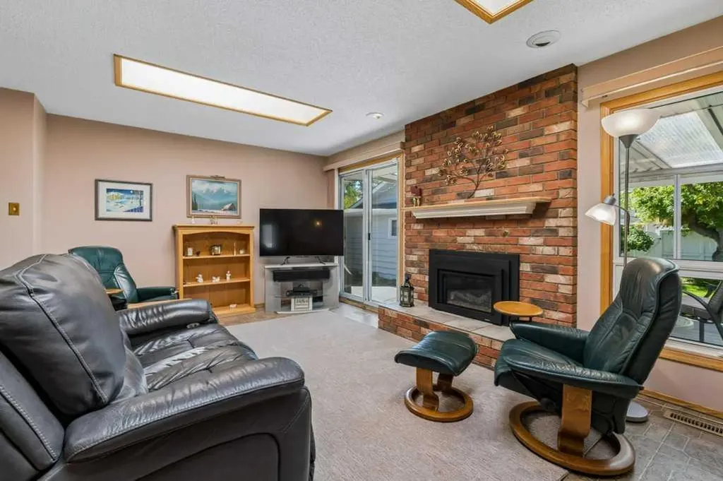12224 Lake Waterton Way SE Calgary AB T2J 2M4