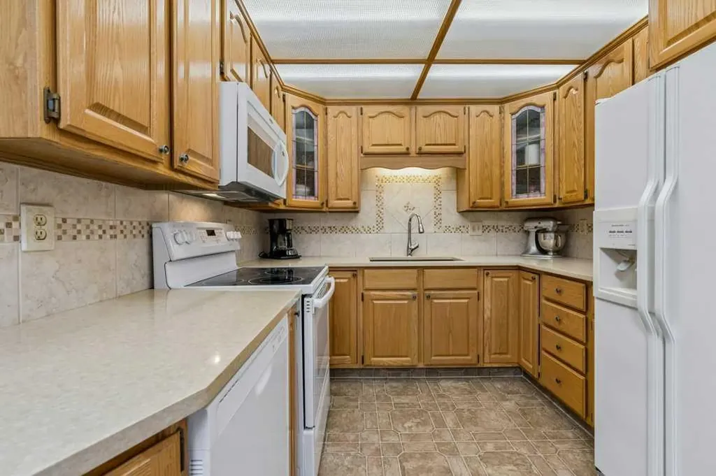 12224 Lake Waterton Way SE Calgary AB T2J 2M4