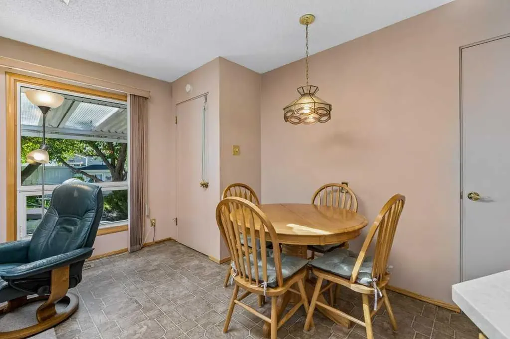 12224 Lake Waterton Way SE Calgary AB T2J 2M4