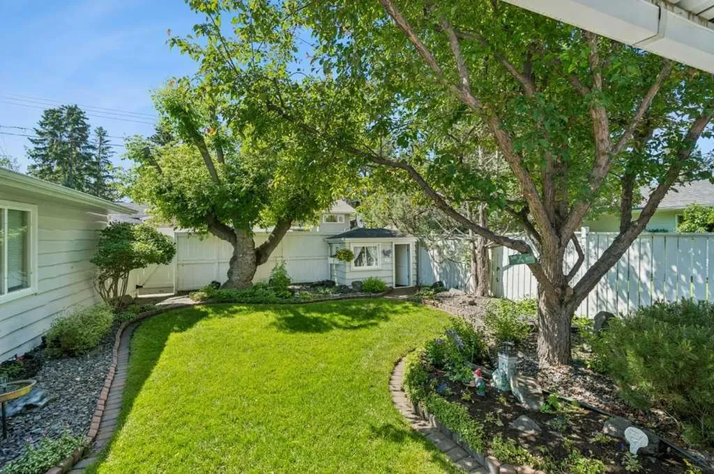 12224 Lake Waterton Way SE Calgary AB T2J 2M4
