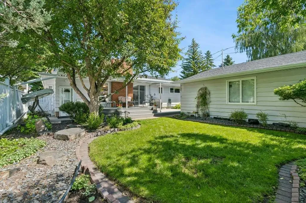 12224 Lake Waterton Way SE Calgary AB T2J 2M4