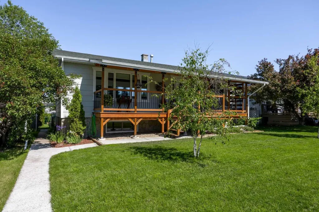 4506 Shannon Drive Olds AB T4H 1C1