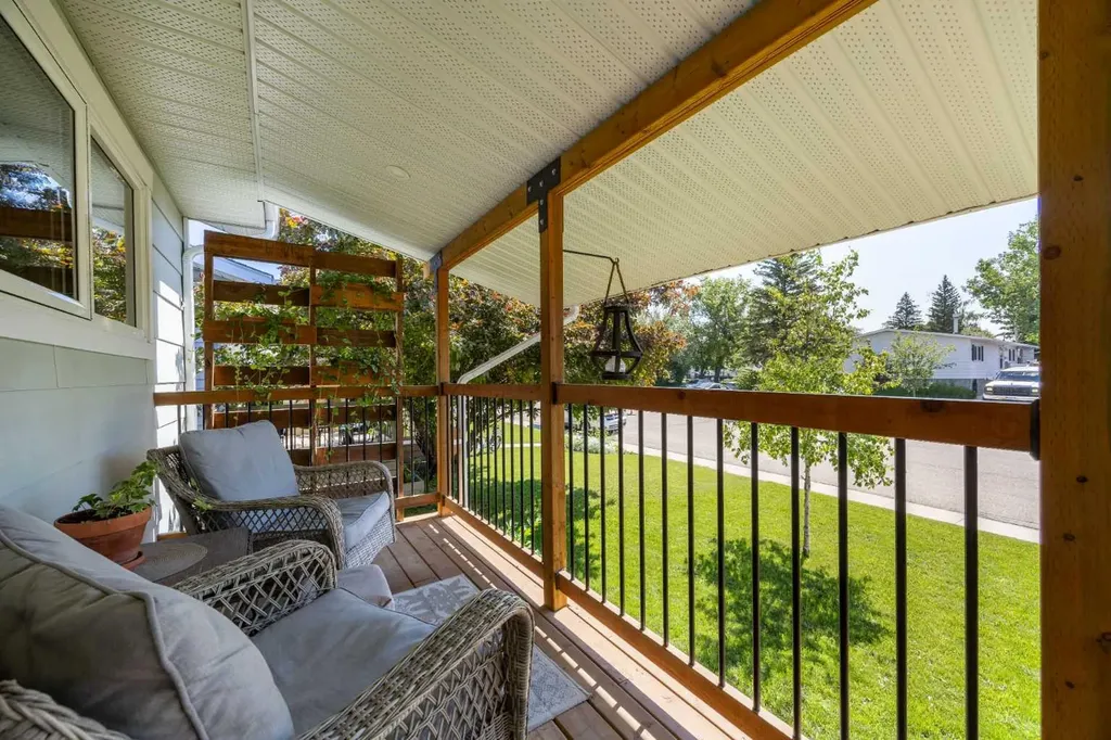 4506 Shannon Drive Olds AB T4H 1C1